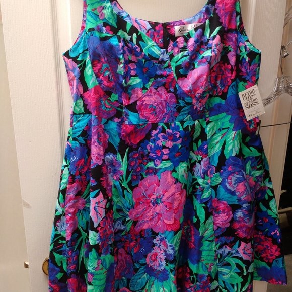 Cherry Velvet - Doris Dress - Picture 5 of 13